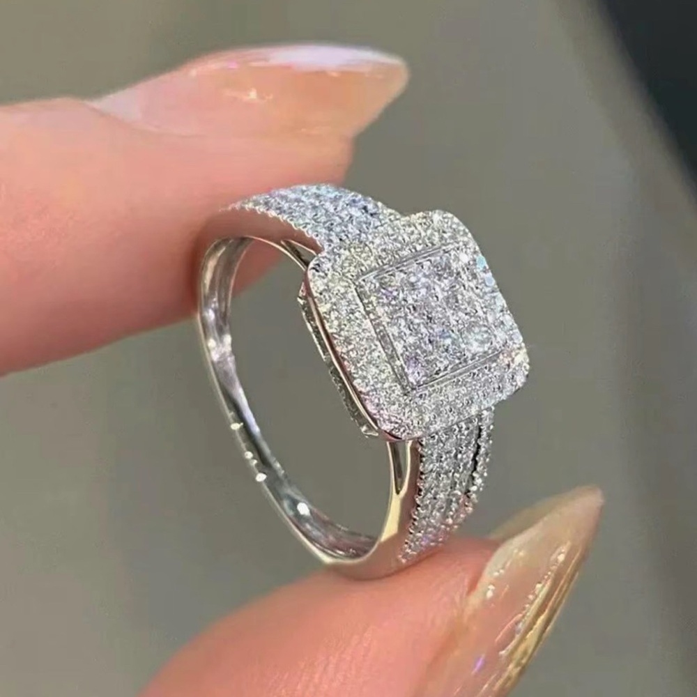 Sterling silver ring with zirconia diamonds